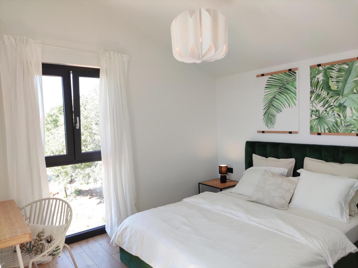 Lazy 8 Villa
